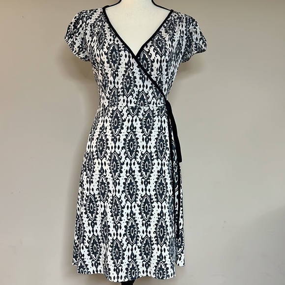 Forever 21 Dresses & Skirts - 💙🦋🐟Pretty Blue Tie Around Women’s Dress